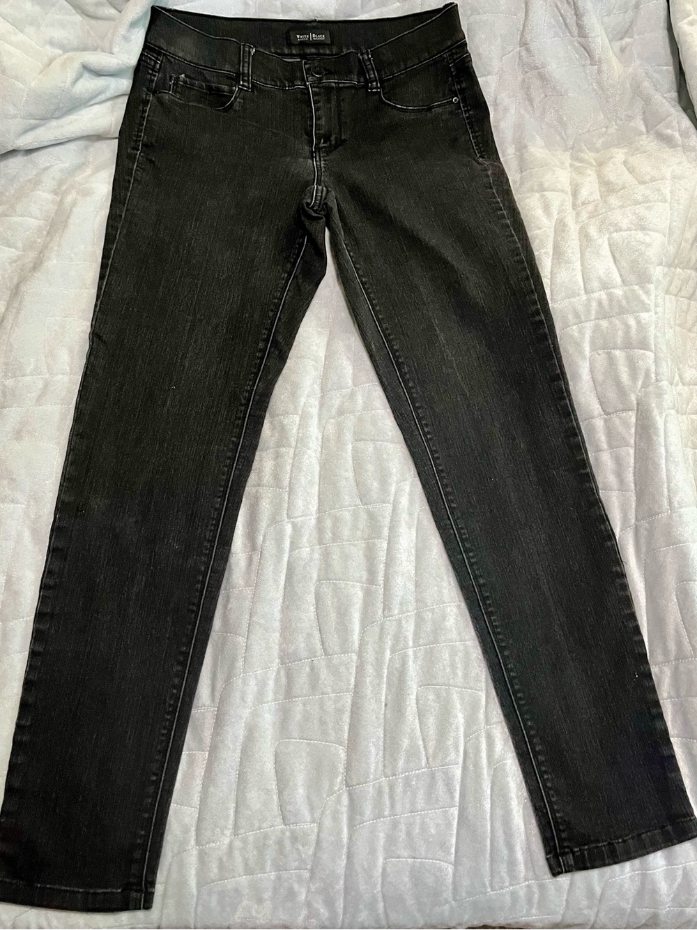 White House Black Market Women's Skinny Jeans - Black Wash